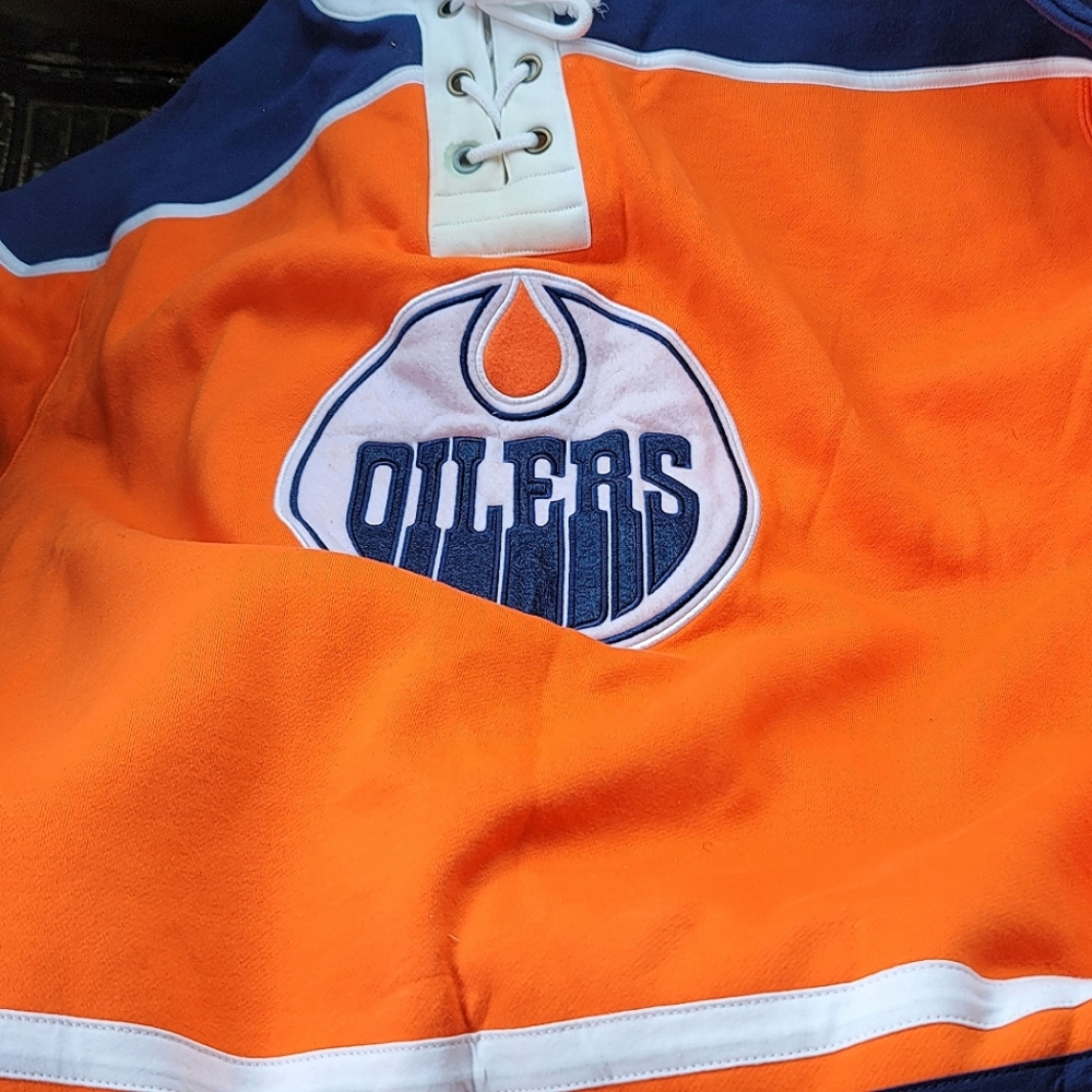 XL ORANGE OILERS SWEATSHIRT (NWT)